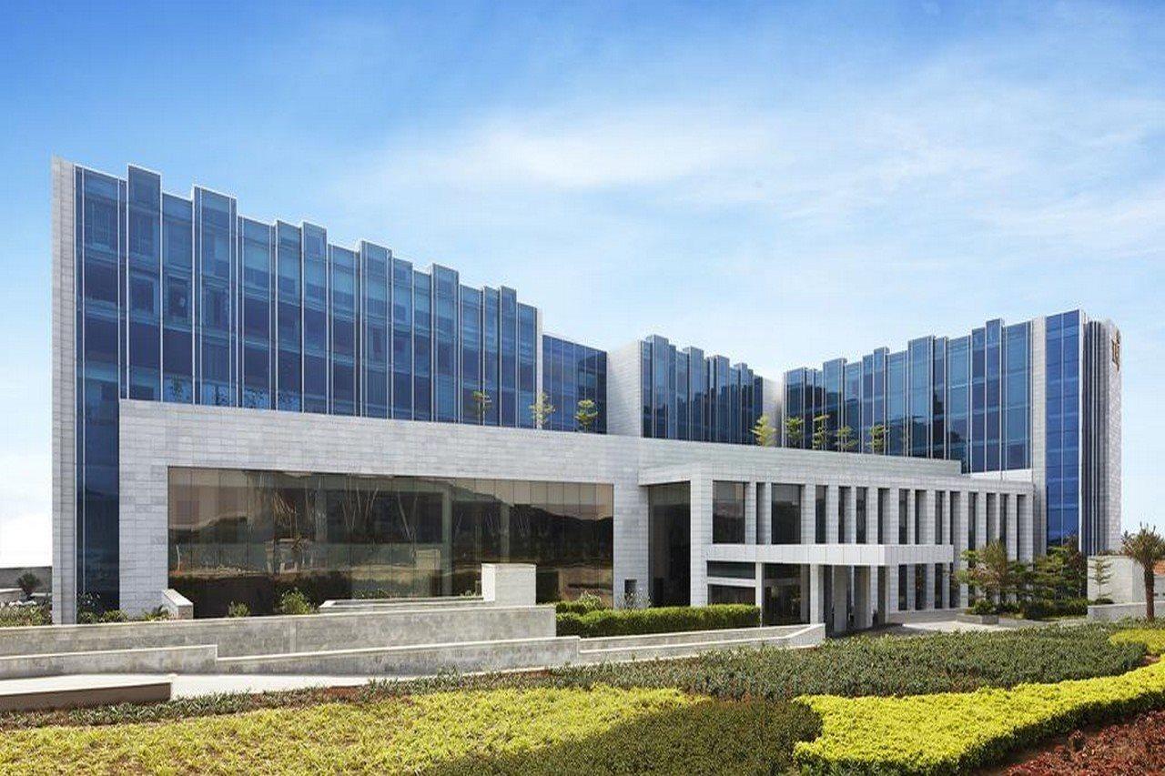 Taj Bangalore Devanahalli Exterior foto The new building of the University of Patras