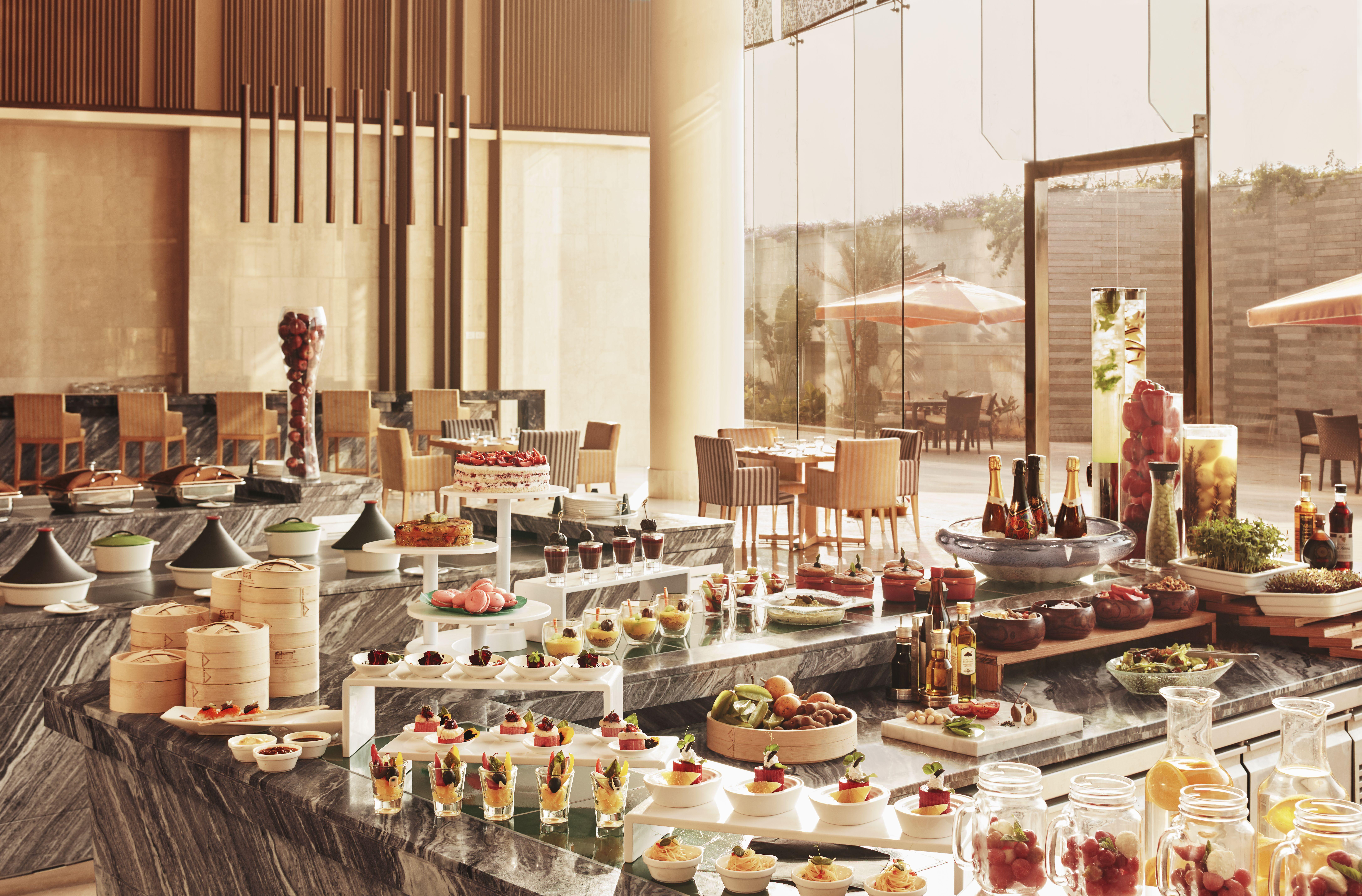 Taj Bangalore Devanahalli Exterior foto The buffet at the hotel