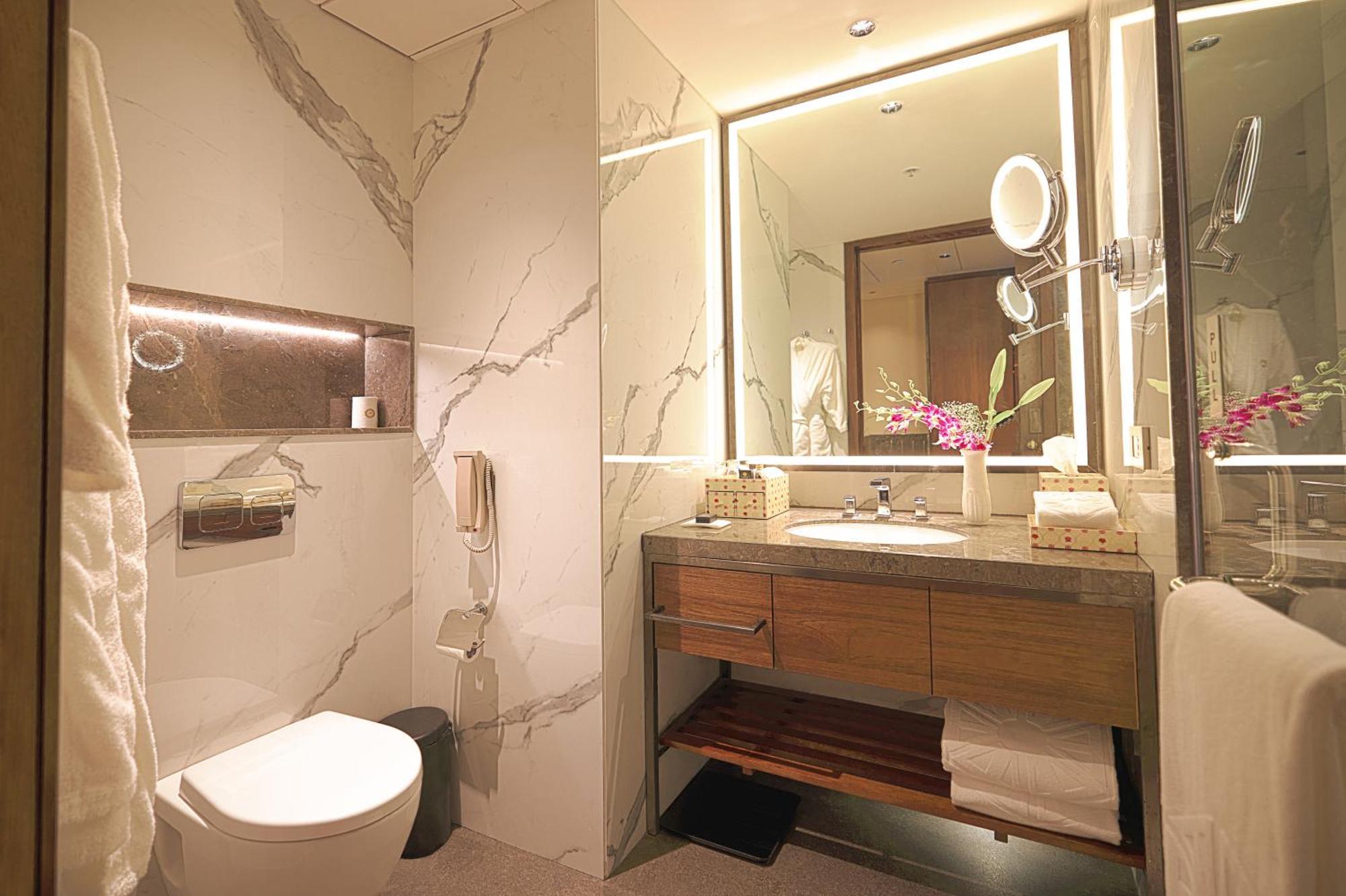 Taj Bangalore Devanahalli Exterior foto Bathroom