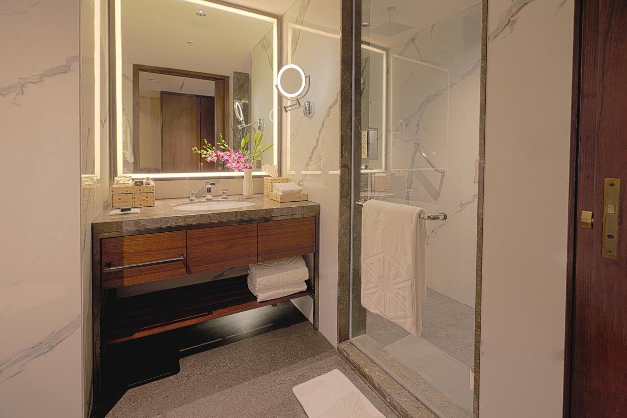 Taj Bangalore Devanahalli Exterior foto Bathroom