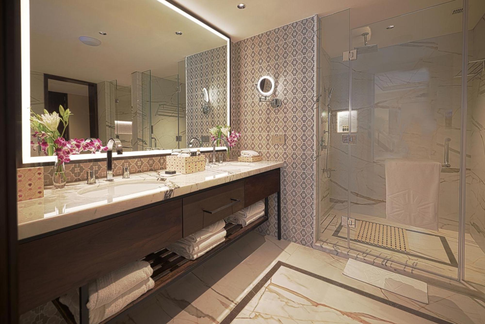 Taj Bangalore Devanahalli Exterior foto Bathroom