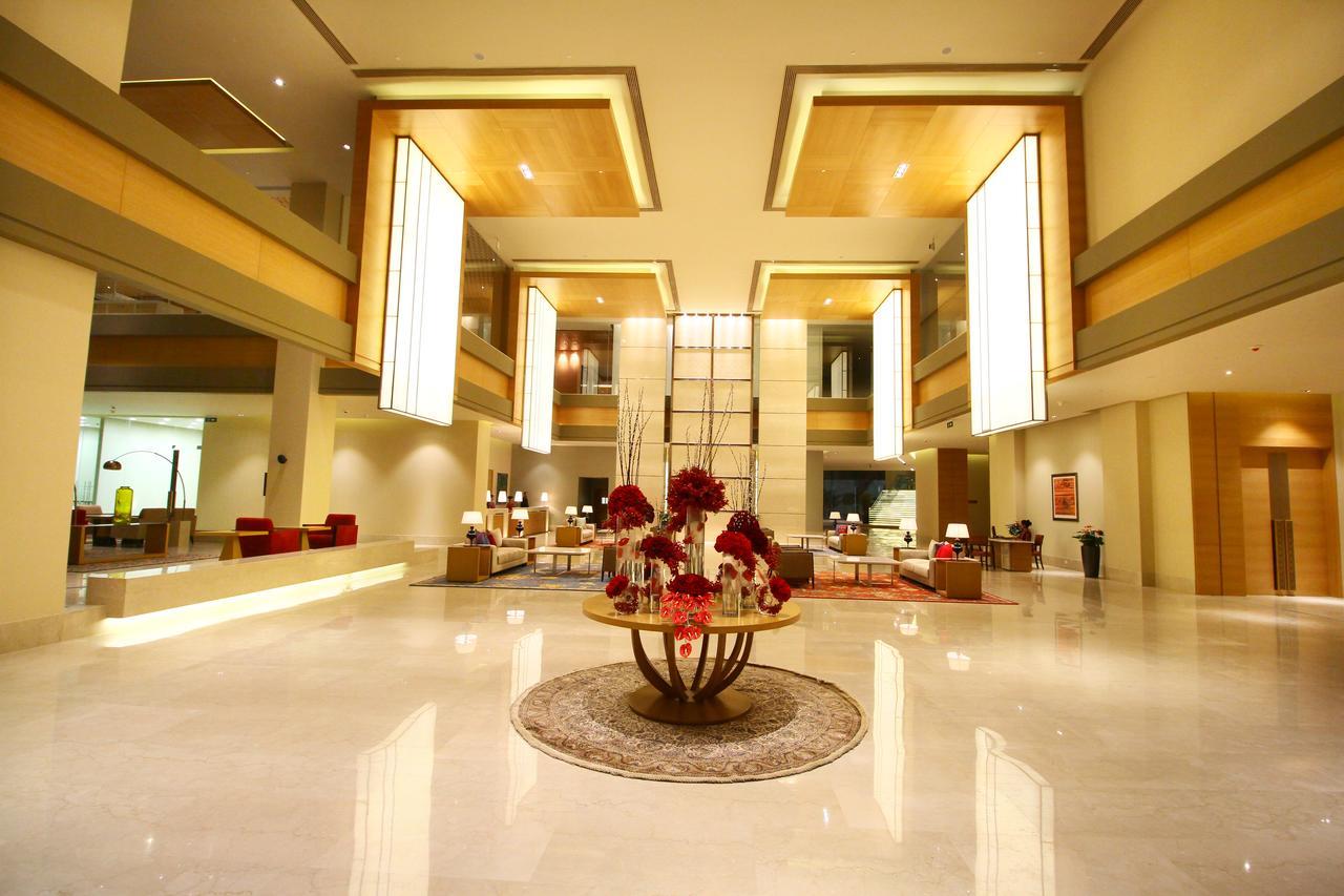 Taj Bangalore Devanahalli Exterior foto The lobby of the hotel