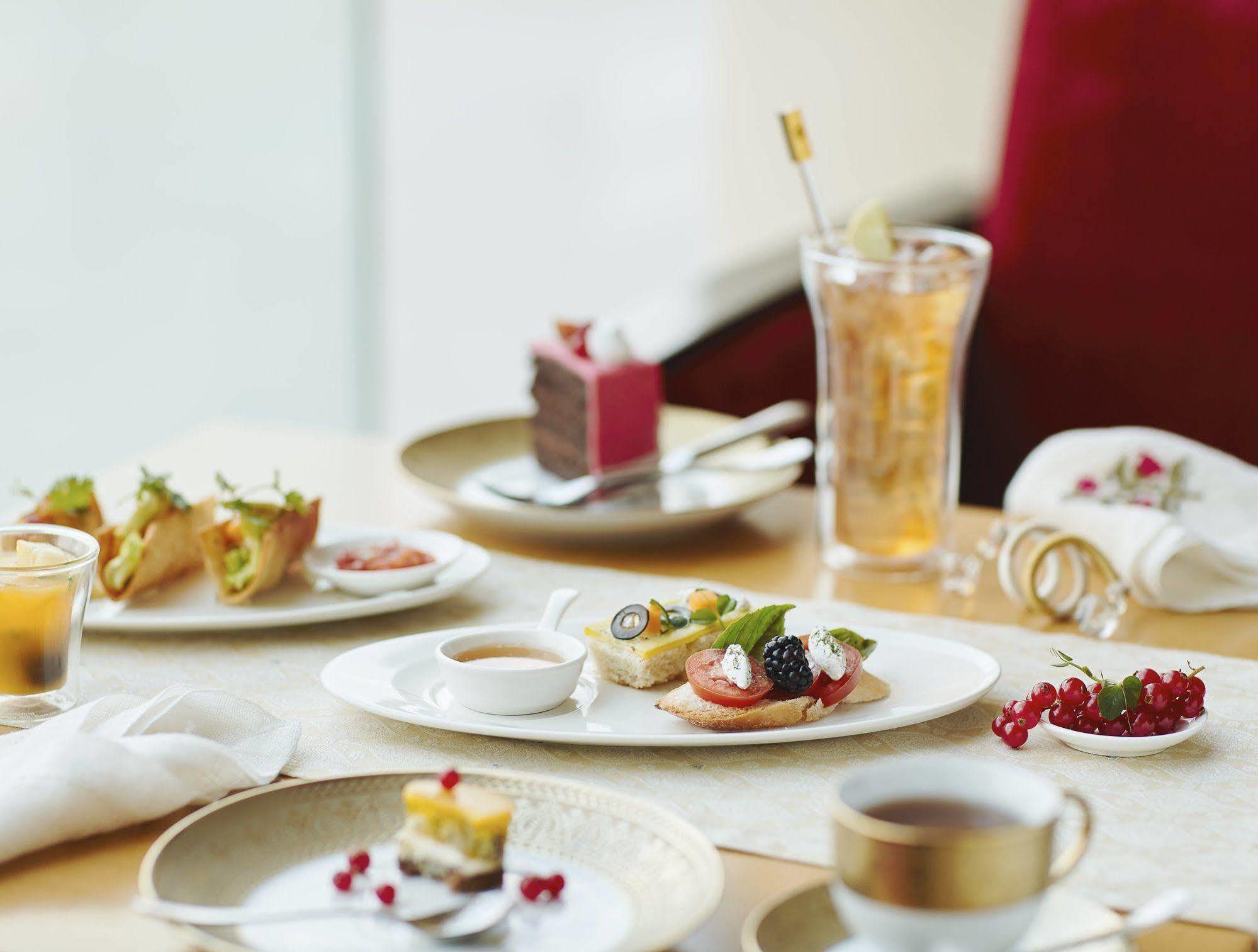 Taj Bangalore Devanahalli Exterior foto A typical afternoon tea